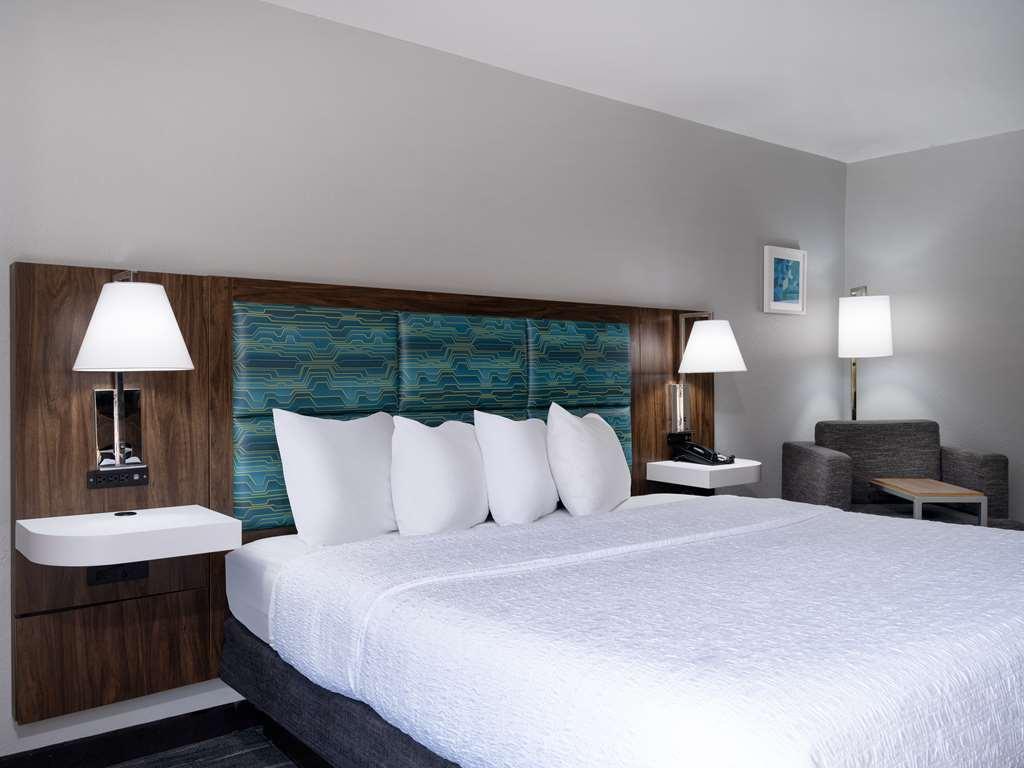 Hampton Inn Atlanta-Peachtree Corners/Norcross Room photo